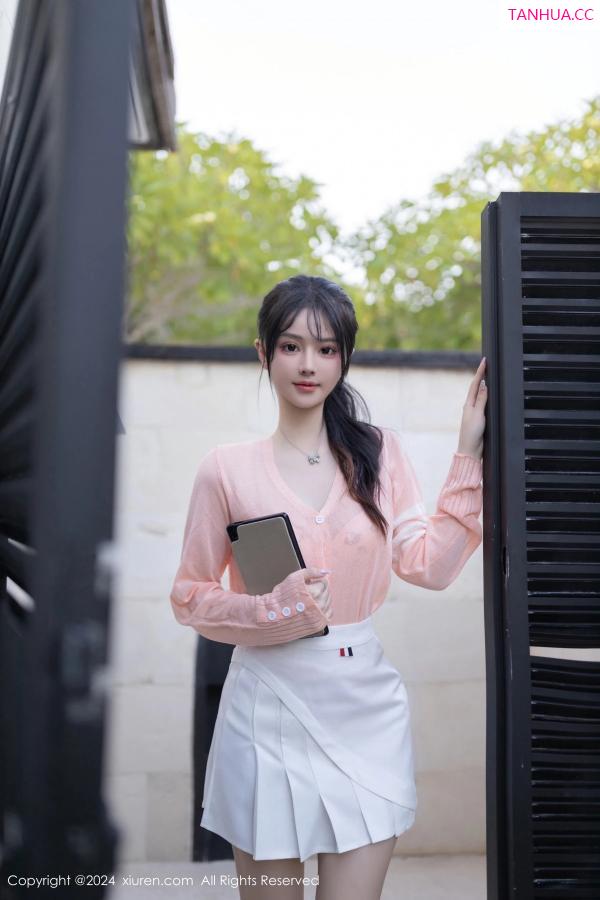  [XiuRen]高清写真图 2024.02.23 No.8138 幼幼 性感美腿第4张图片